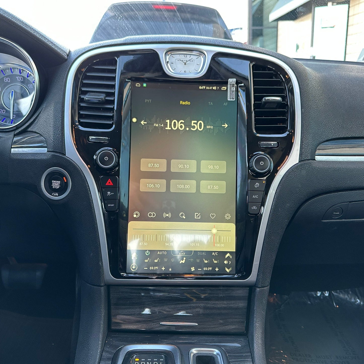 [Open box]13.6" Vertical Screen Android 10-12 Navigation Radio for Chrysler 300 300C 300S 2011 - 2023